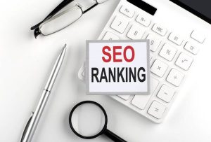 آموزش جذب مخاطب هدف: چکیده‌ای از تجربیات نی‌نی‌سایت در سال 1404 (8 گام طلایی)